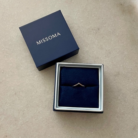 New Missoma Silver Claw Furrow Ring - Picture 9 of 9